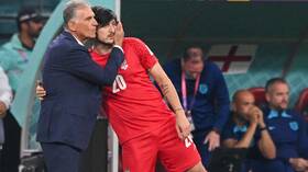 لماذا لا تسألوا مدرب انجلترا؟.. مدرب منتخب إيران يدافع عن لاعبه ويصطدم مع صحفية بسبب سياسي