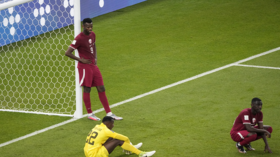 الصحف القطرية تحدد المسؤول الأول عن الإقصاء المبكر لمنتخبها من المونديال