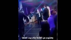 مصر.. فيديو مثير للجدل لمواطن يطلق زوجته خلال زواج ابنته أمام الحضور