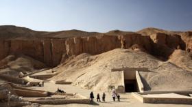 Excavation of a tomb aligned with the dawn of winter in Egypt