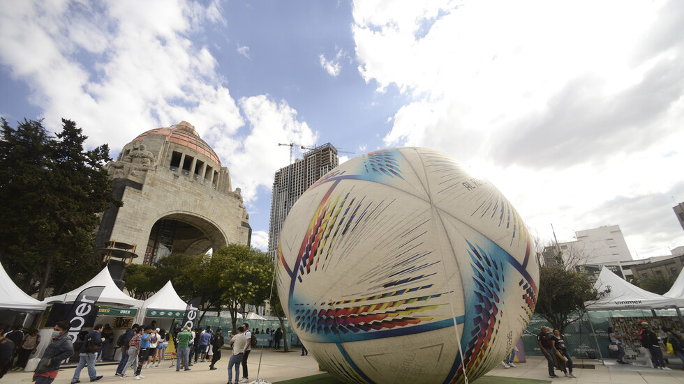 بالفيديو.. مشجعون يتحدون الإعاقة ويعيشون إثارة مباريات كأس العالم
