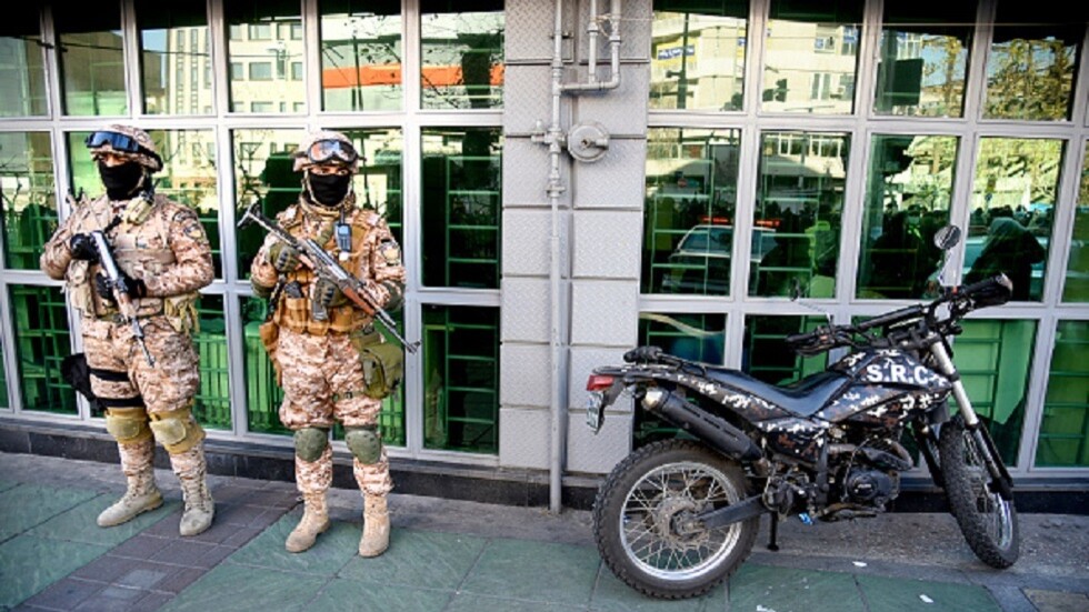 إيران: مقتل رجل أمن خلال مطاردة خلية مسلحة