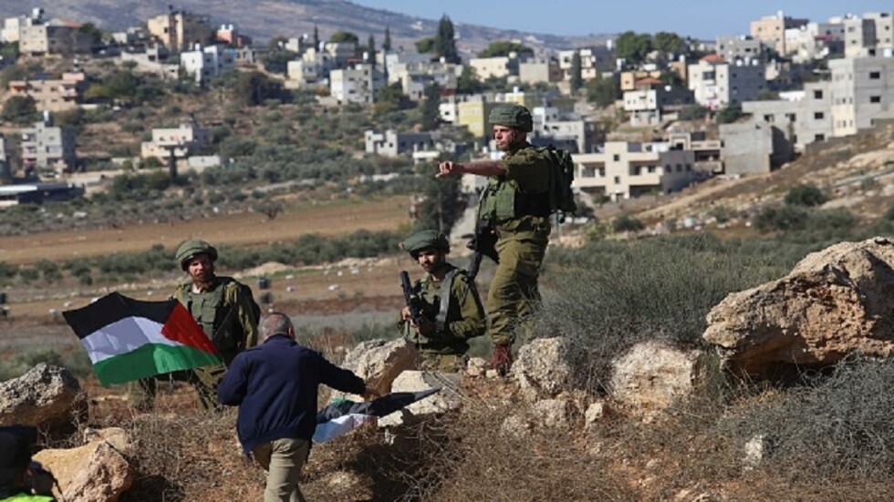"عرين الأسود" تدعو للتصدي لهجمات المستوطنين والاشتباك معهم بكل الوسائل