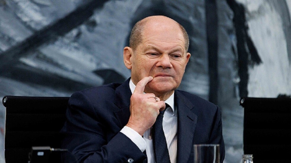 شولتس يقرأ الكتب عن بوتين في محاولة لفهمه