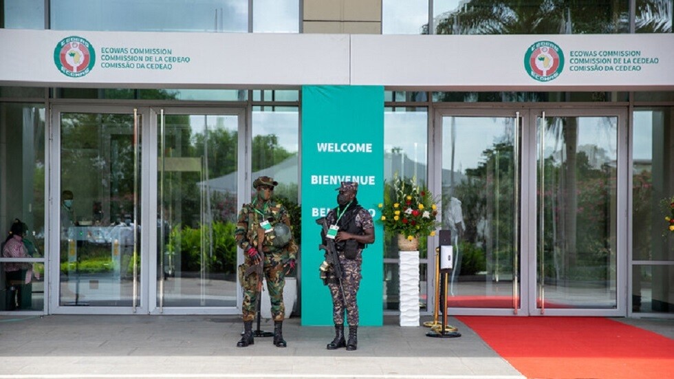 قادة "إيكواس" يطالبون مالي بالإفراج عن جنود من ساحل العاج فورا