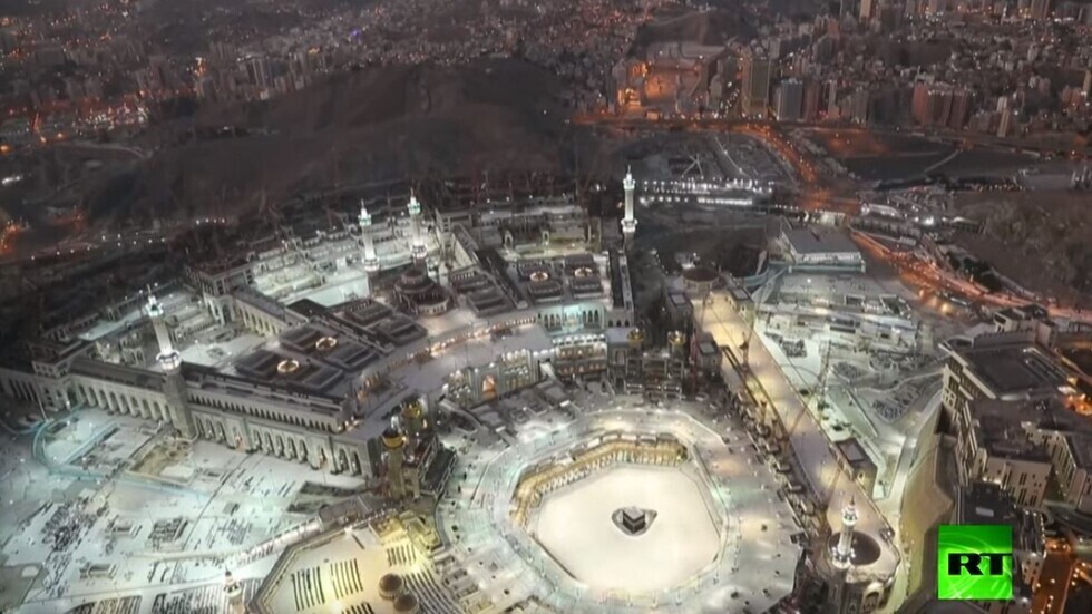 اليوم والساعة.. القمر الأحدب المتزايد يتعامد على الكعبة المشرفة