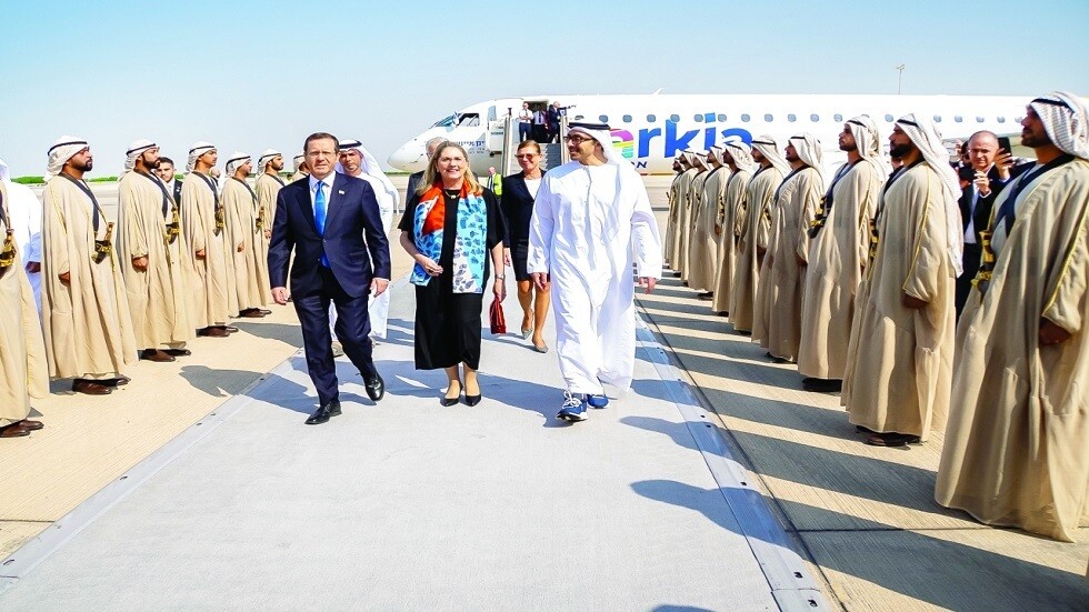 الإمارات.. محمد بن زايد يستقبل إسحاق هرتسوغ