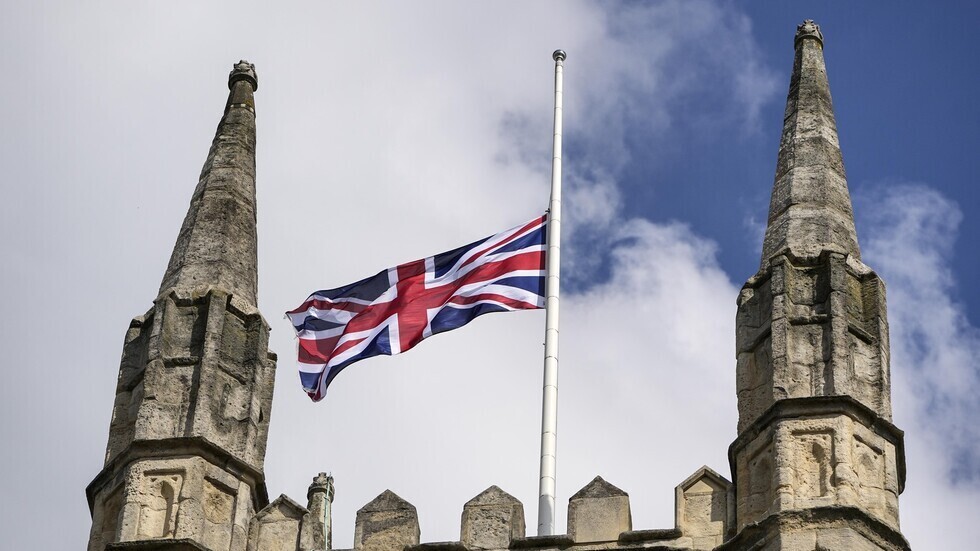 المسعفون ينضمون إلى الاضرابات في بريطانيا