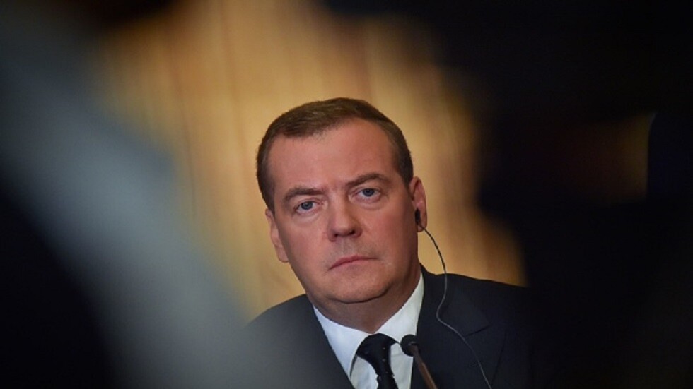 مدفيديف يكشف عن مطبخ صنع القرار الألماني ودور شولتس في ذلك