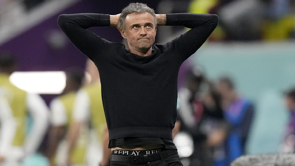 إقالة إنريكي من تدريب منتخب إسبانيا بعد الخسارة أمام المغرب