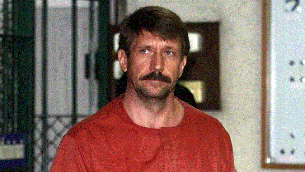 طائرة فيكتور بوت تحط في مطار محج قلعة للتزود بالوقود وإكمال مسارها إلى موسكو