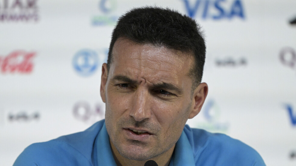 قبل مواجهة هولندا.. مدرب المنتخب الأرجنتيني يهاجم الإعلام