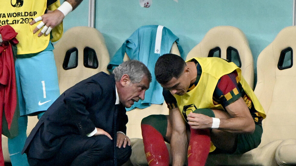 مدرب البرتغال يكشف رد فعل رونالدو عندما أخبره بقرار جلوسه على الدكة