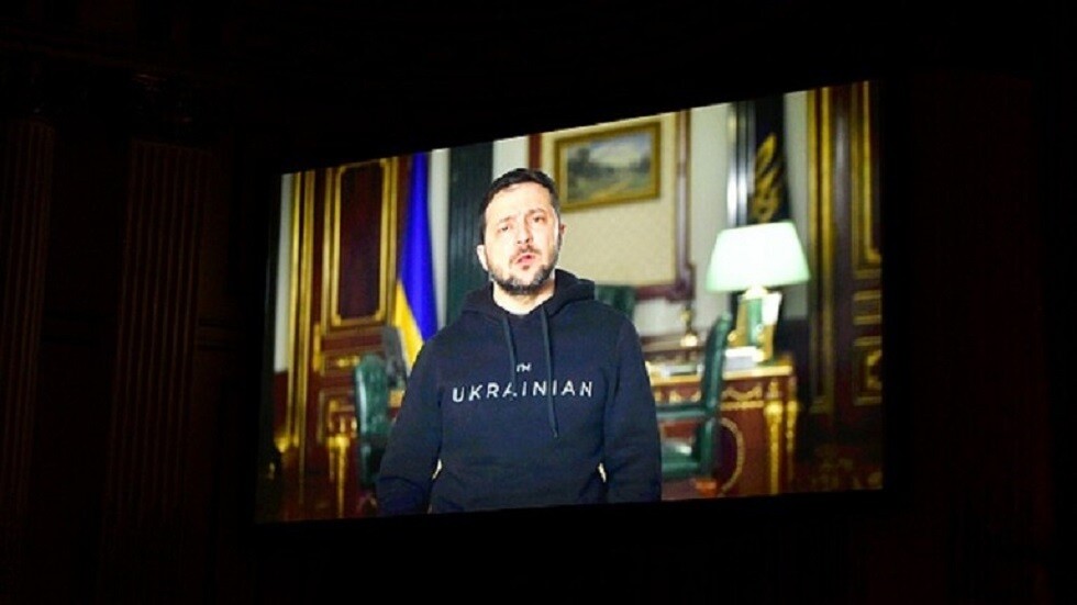 صحيفة: أهداف زيلينسكي لم تعد تتماشى مع أهداف واشنطن