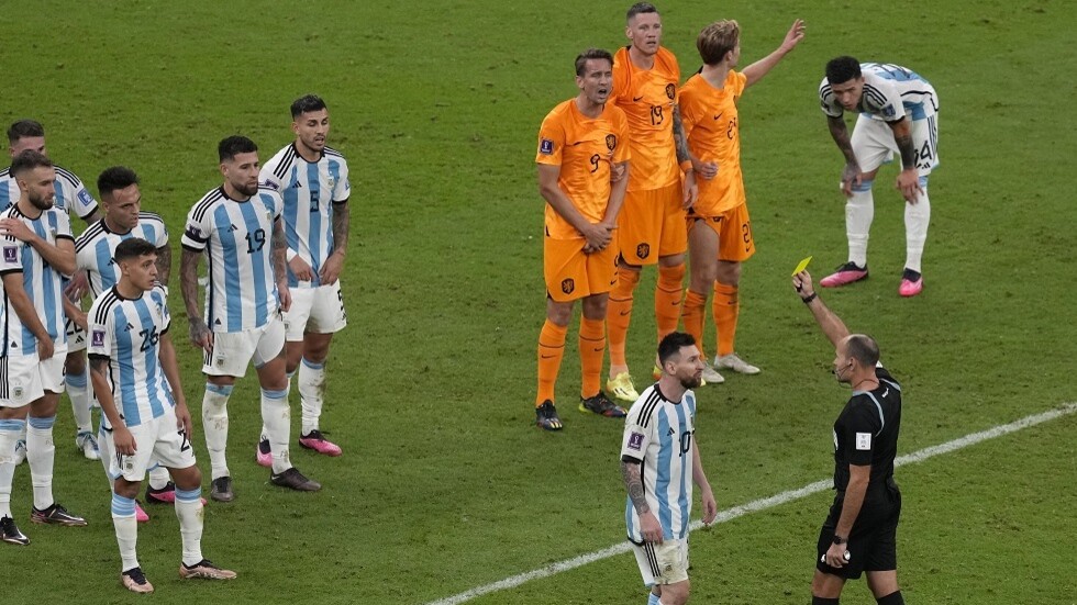 ميسي مهدد بالإيقاف.. الـ"فيفا" يحقق في أحداث مباراة الأرجنتين وهولندا