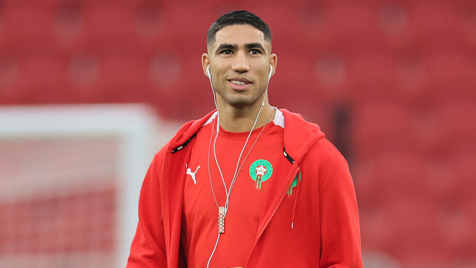 بالفيديو.. الاحتفال بشبيه نجم المنتخب المغربي