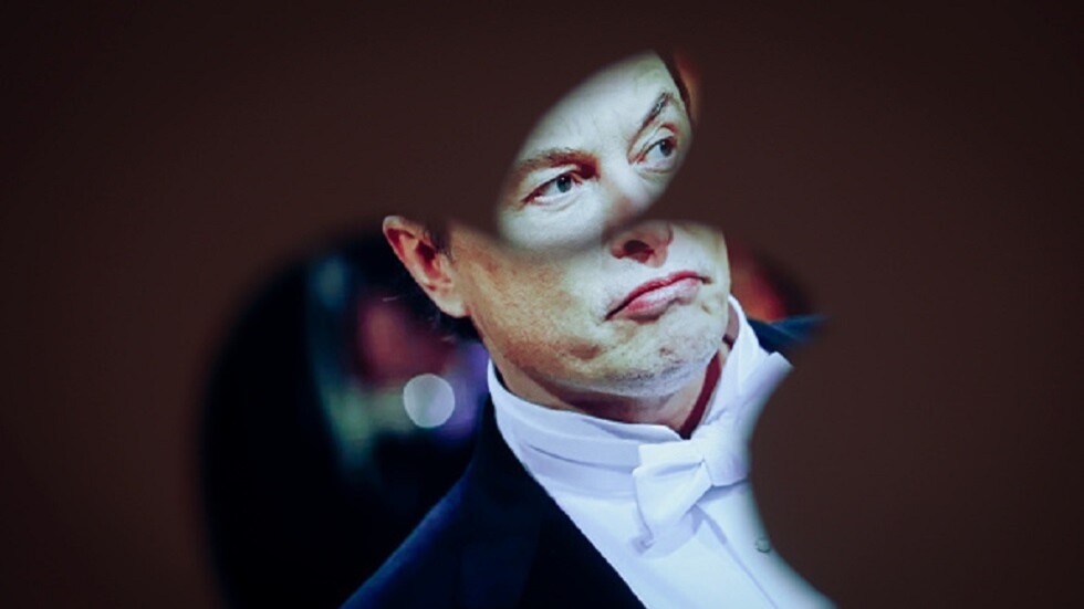 بعد حديث عن 50 ألف دولار.. "تويتر" يغلق حساب متتبع طائرة ماسك الخاصة