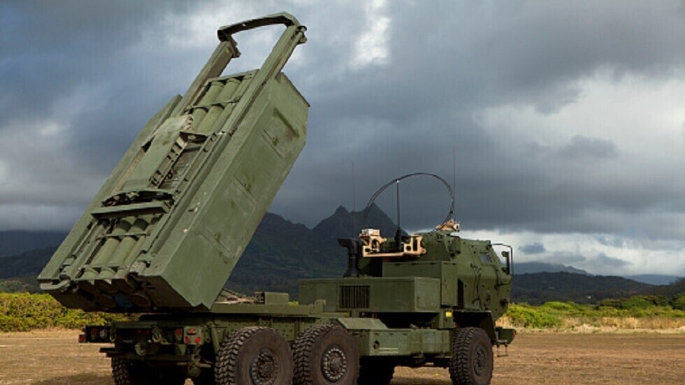 قائد قوات كييف يشكو من قصر مدى صواريخ "هيمارس" الأمريكية