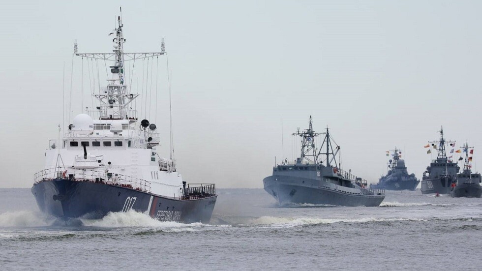أسطول البلطيق الروسي يطلق مناورات واسعة غربي البلاد