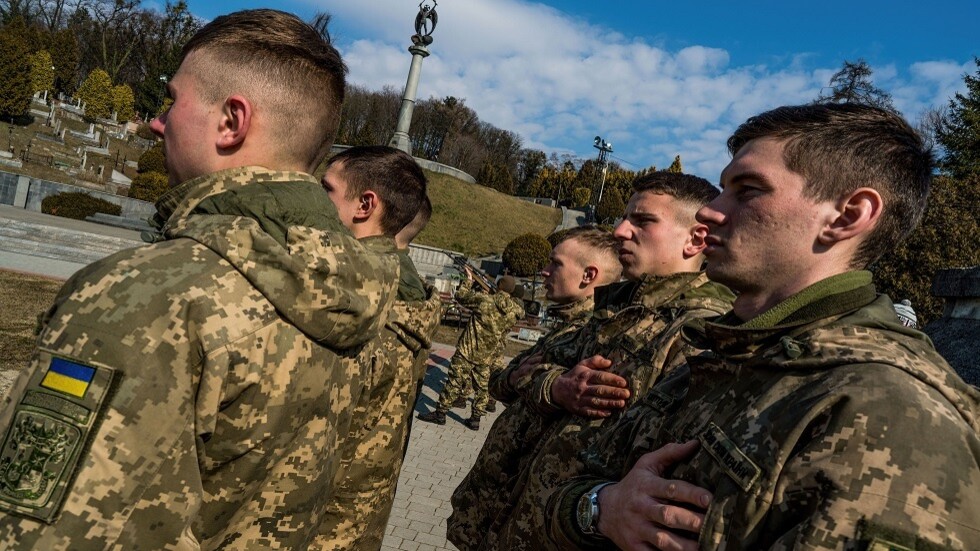 خبير أمريكي: أوكرانيا تخسر ويجب على واشنطن دفعها نحو السلام