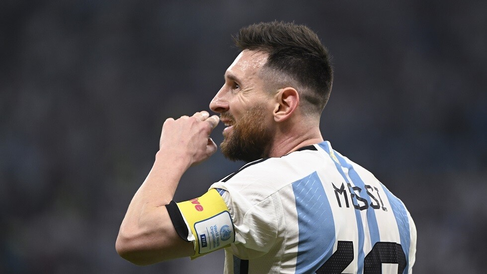 معلمة ميسي توجه رسالة مؤثرة له قبل نهائي مونديال قطر 2022