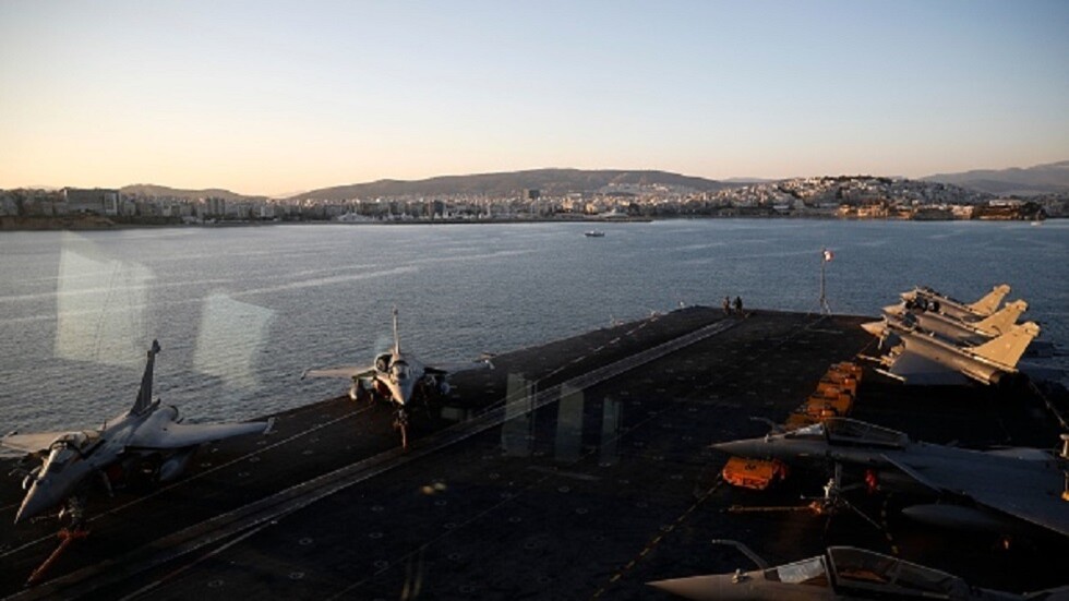 ماكرون يقضي ليلته على حاملة "شارل ديغول" بعد المباراة النهائية لكأس العالم