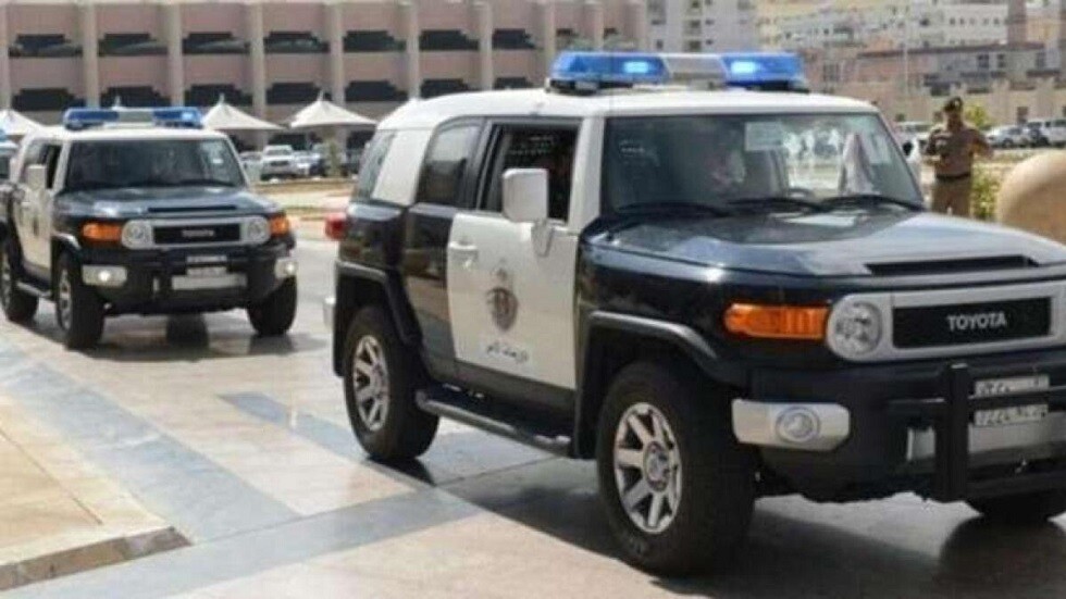 السعودية.. شرطة تبوك تعتقل عددا من الأشخاص بعد ممارستهم "التفحيط"