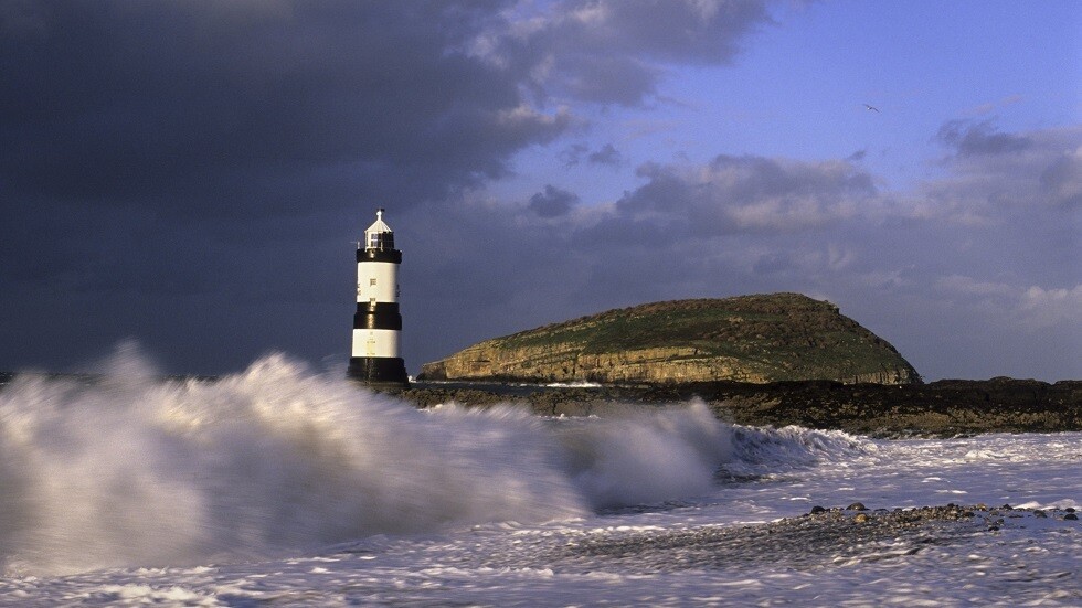 غرق فرقاطة خلال عاصفة في خليج تايلاند