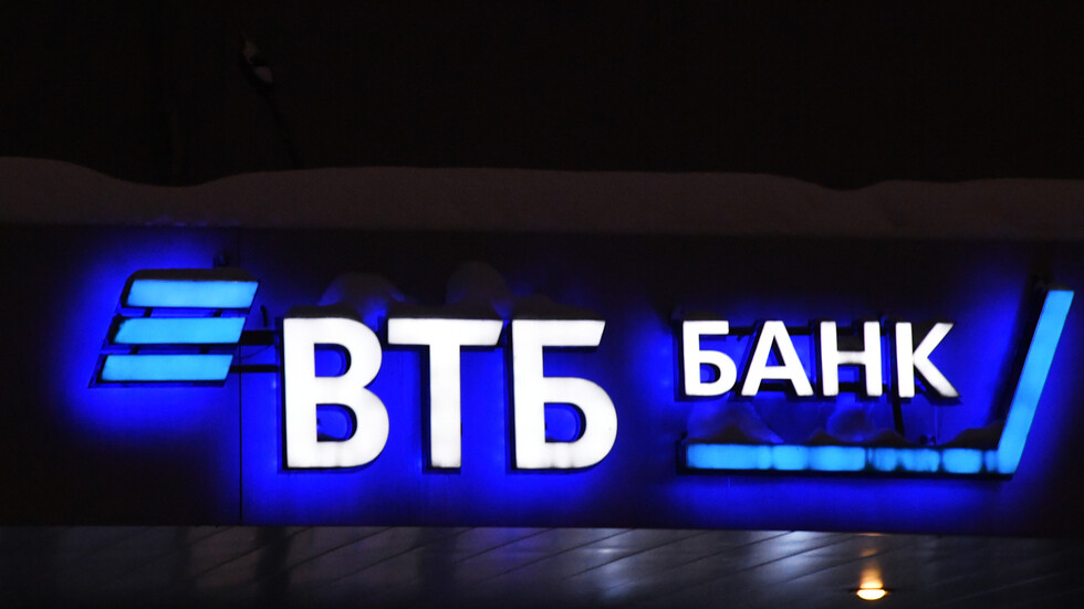 مصرف "VTB" يطلق التحويلات بالريال الإيراني