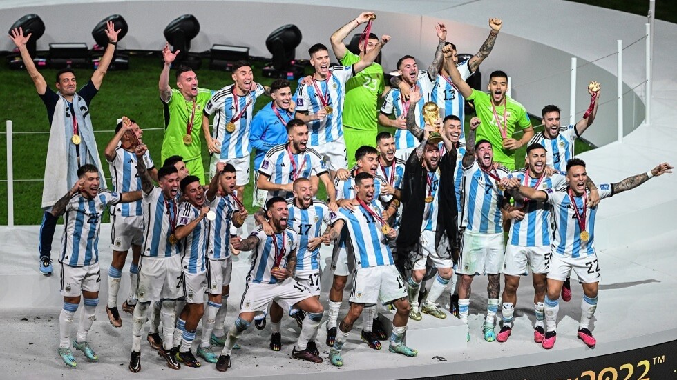 بطل العالم: فلنمارس الجنس يا حبيبتي!