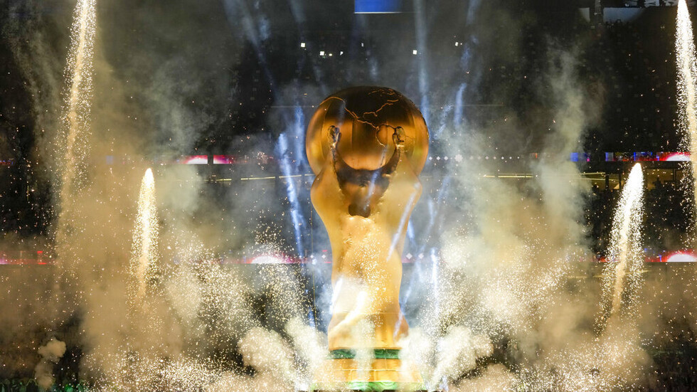 الملك سلمان يهنئ أمير قطر بنجاح تنظيم كأس العالم 2022