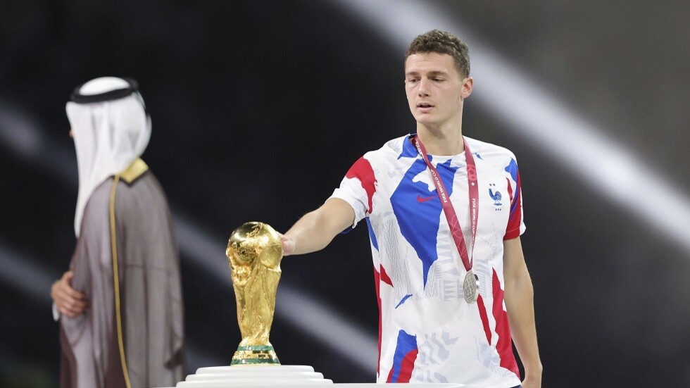 "متهم بالتسريب".. لاعب فرنسي يشتبك مع ديشامب