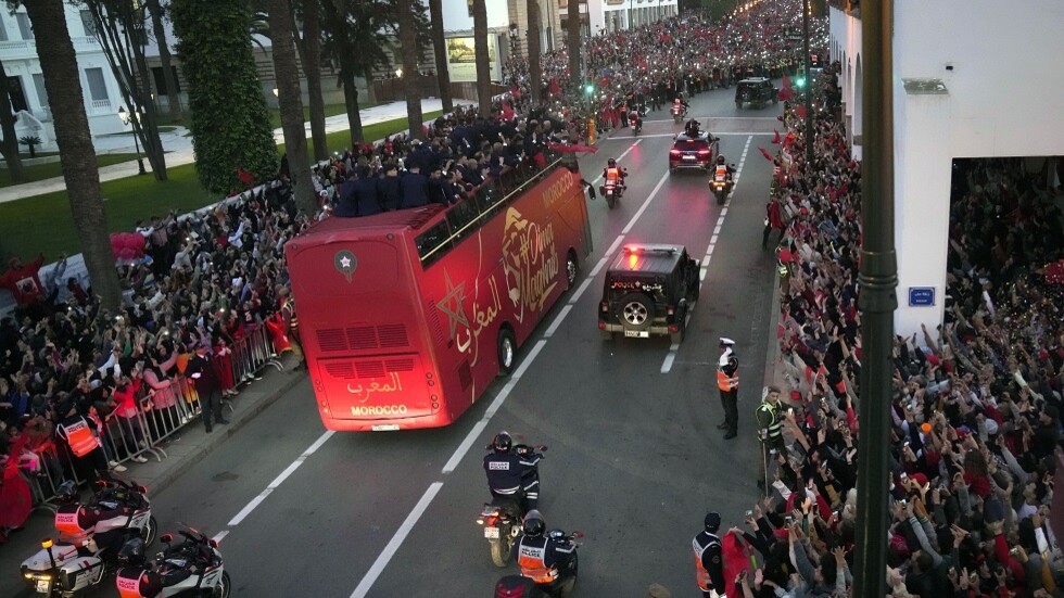 بالفيديو.. استقبال جماهيري حاشد لمنتخب المغرب بعد إنجاز مونديال قطر 2022