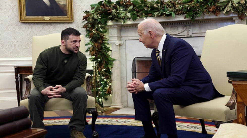 بايدن لزيلينسكي: