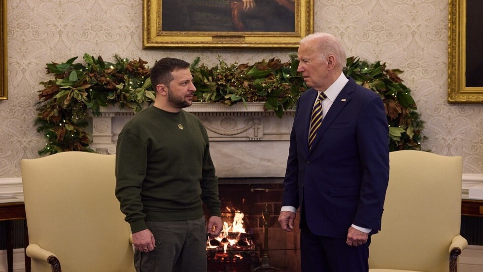 بايدن: الغرب لا يسعى بتزويده أوكرانيا بالأسلحة للحرب مع روسيا