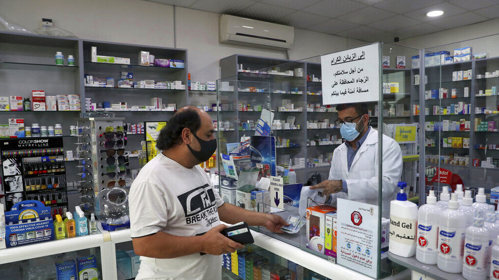 نقيب الصيادلة في لبنان يحذر من نفاد الأدوية وحليب الأطفال