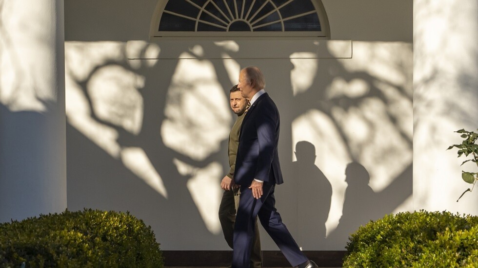 "واشنطن بوست": مصادر في البيت الأبيض تكشف اختلاف الأهداف بين بايدن وزيلينسكي خلال لقائهما في واشنطن