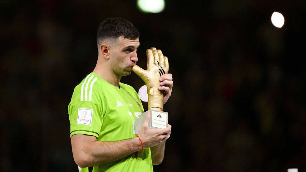 وزير فرنسي يطالب بالتحقيق مع حارس مرمى الأرجنتين!