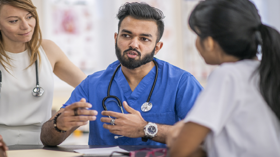 تقرير يكشف عما يمنع الرجال من أن يصبحوا معلمين أو ممرضين ابتدائيين!