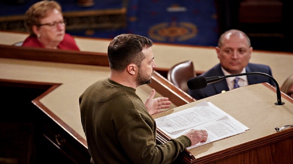 "واشنطن بوست": زيلينسكي حاول إقناع بايدن بقدرته على "النصر"