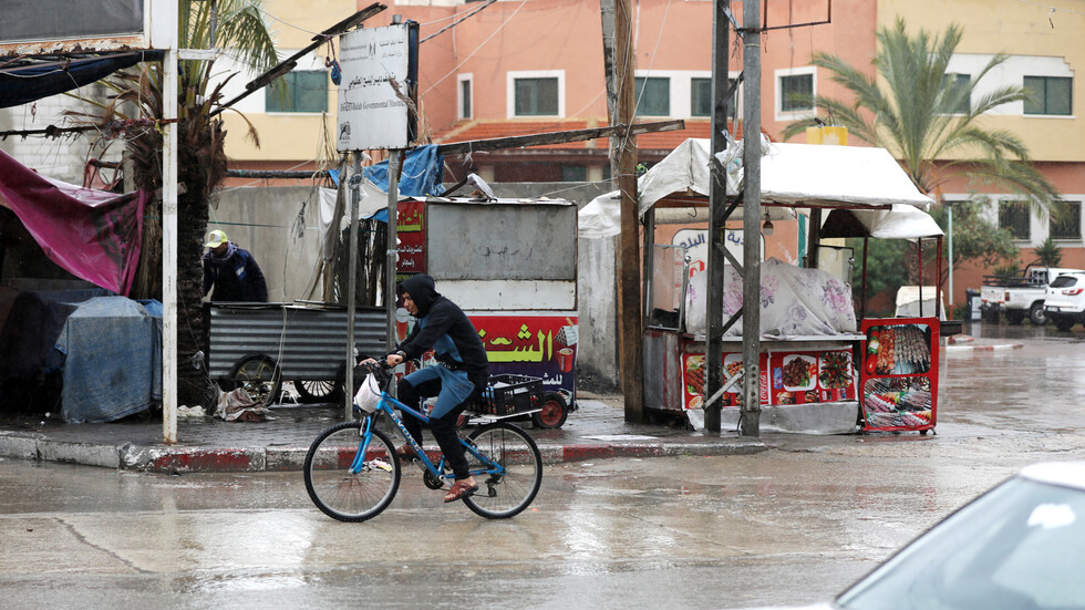 غزة تغمرها المياه جراء الأمطار وتماس كهربائي يتسبب بمقتل شاب ثلاثيني (فيديوهات + صور)