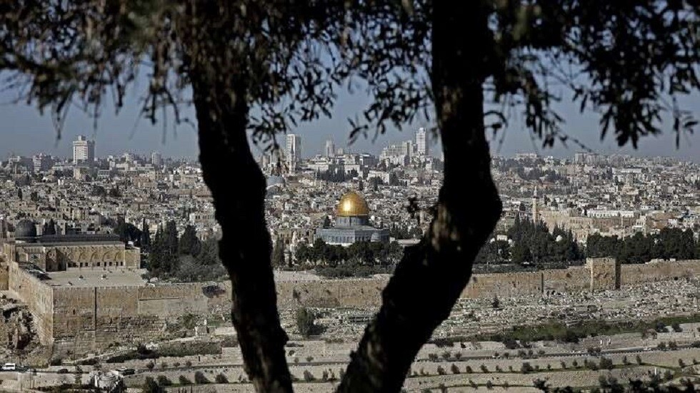 مجلس الشورى العماني يناقش مقترح تعديل المادة الأولى من المرسوم السلطاني الخاص بمقاطعة إسرائيل