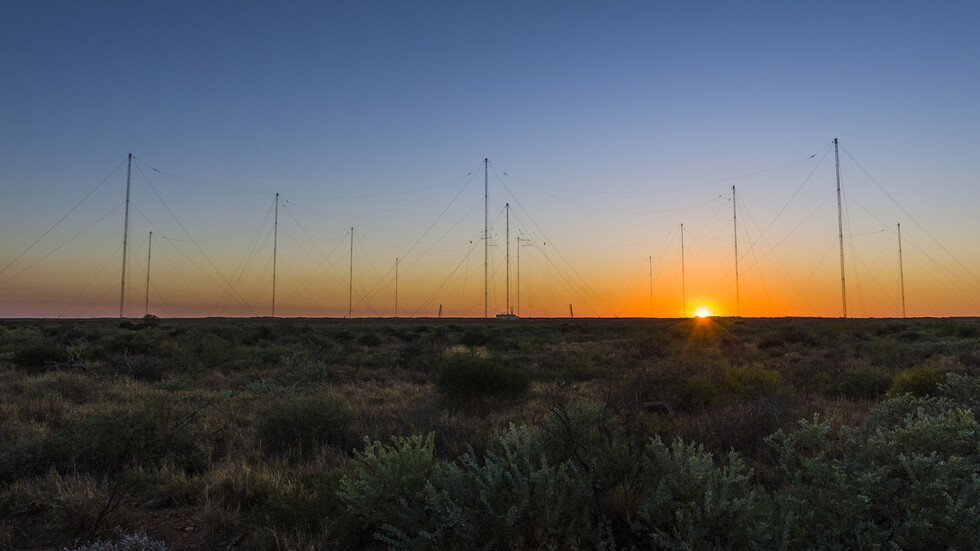 ما حقيقة الهيكل السداسي الغامض على الساحل الأسترالي الذي يمكن رؤيته من الفضاء؟