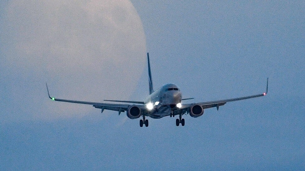 روسيا تستغني عن المواد المستوردة لصناعة زجاج الطائرات