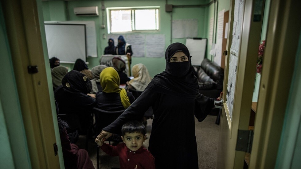 مناشدات أممية واسعة النطاق تحث "طالبان" على السماح للنساء بالدراسة والعمل