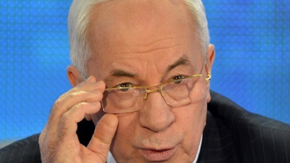 رئيس الوزراء الأوكراني الأسبق: واشنطن تغض النظر عن سرقة زيلينسكي للمساعدات المالية