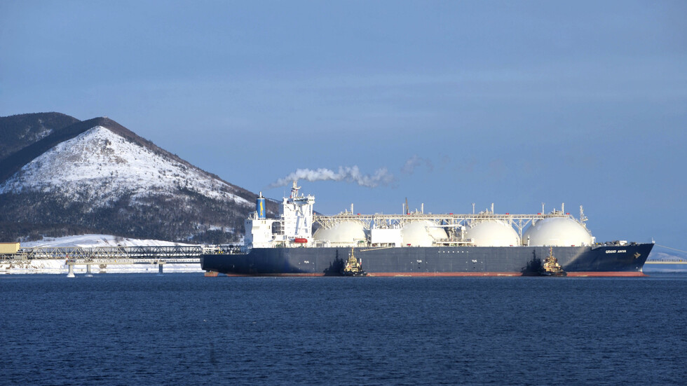 وسائل إعلام: الشركات اليابانية ستواصل تأمين السفن في المياه الروسية حتى مارس