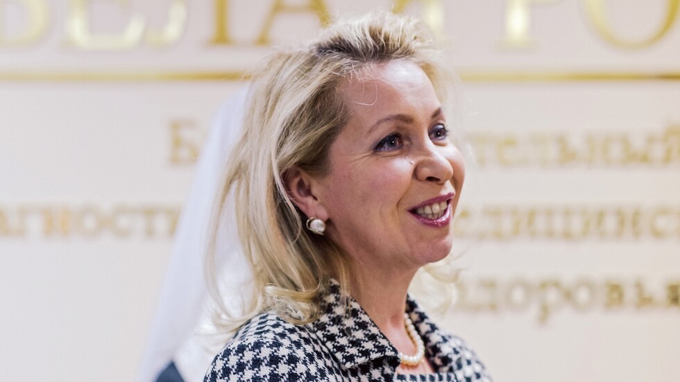 بوتين يقلد زوجة مدفيديف وسام التميّز