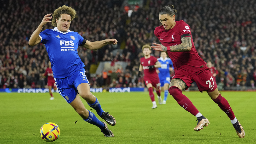 فايس يسجل هدفين عكسيين ويمنح ليفربول فوزا ثمينا على ليستر سيتي (فيديو)