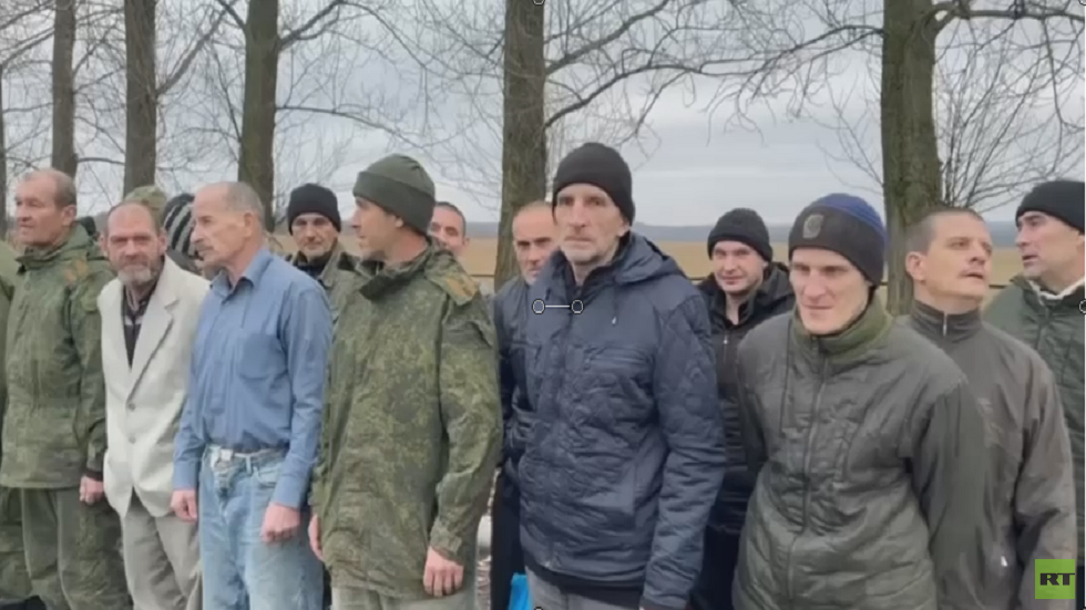 وزارة الدفاع الروسية تعلن استعادتها لـ 82 أسيرا روسيا لدى قوات كييف